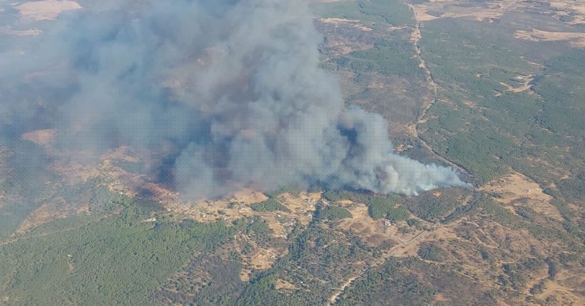 Desalojan dos aldeas por el incendio de Niebla: se eleva la fase de emergencia, situación operativa 1