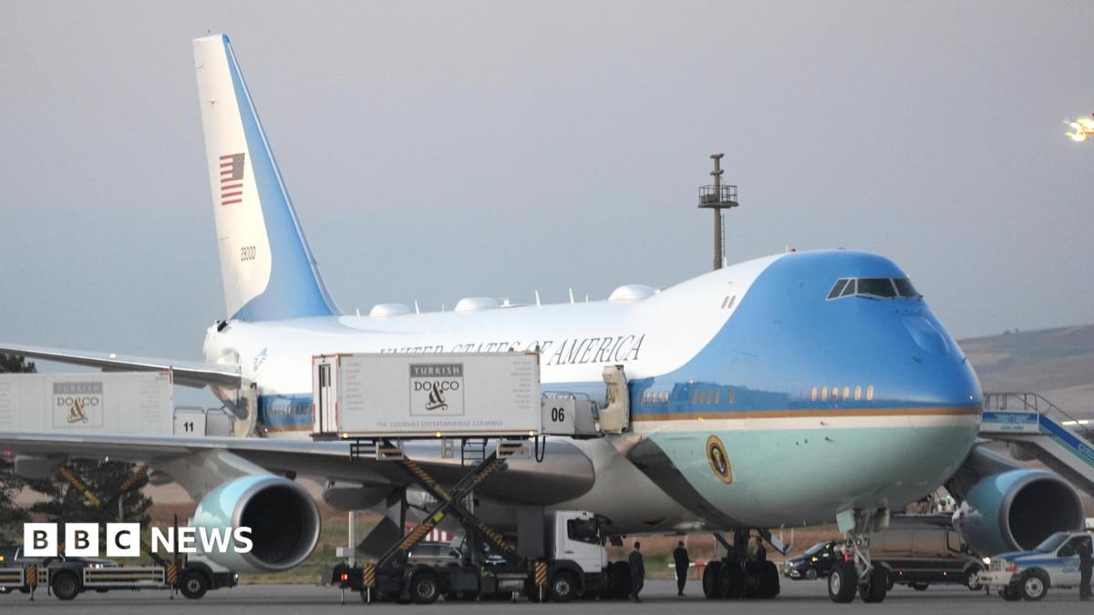 Members of cabinet remained on decoy plane, after Trump's quiet exit