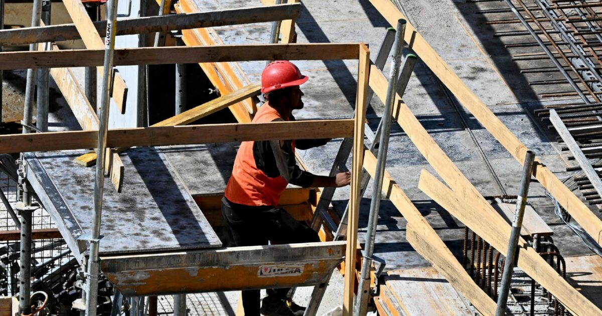Operaio beve alcol, cade in cantiere e muore sul colpo. Cassazione: “L’ebbrezza non salva il datore di lavoro”