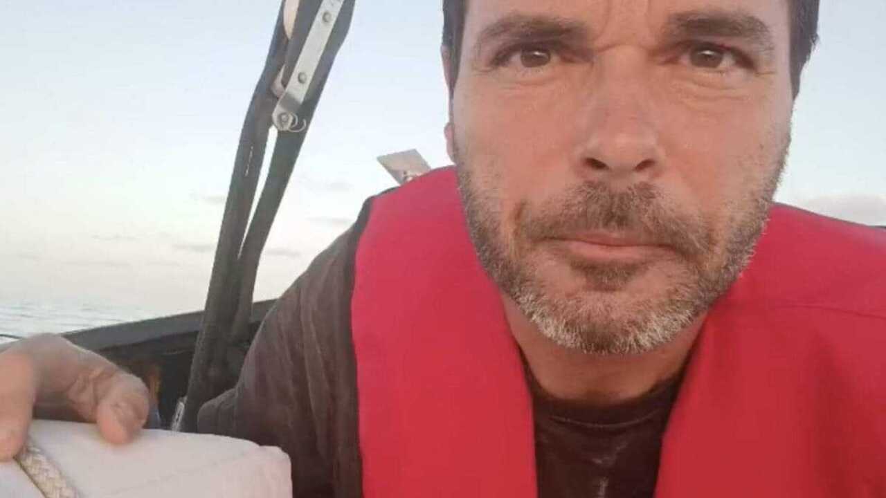 Saverio Tommasi lascia Israele, scalo a Istanbul e rientro in Italia: «Via 26 italiani, altri 15 restano in fermo»