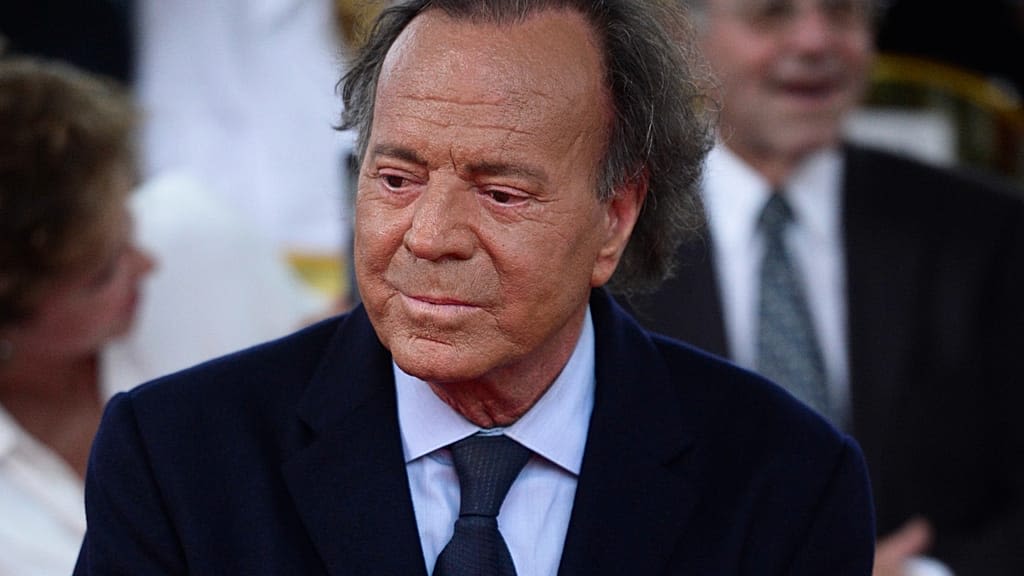 Spanish singer Julio Iglesias sues Spain's deputy PM Yolanda Díaz, demands €50,000