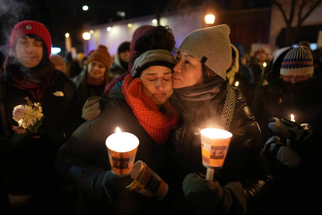 Trump signals interest in easing tensions, but Minneapolis sees little change on the streets