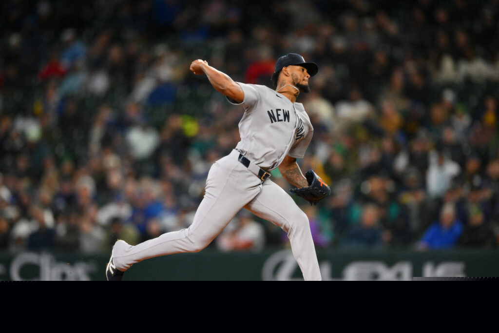 Pirates To Acquire Camilo Doval