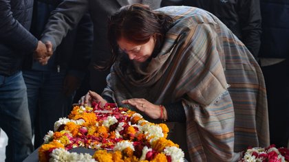 Victims of Baramati tragedy | Family and friends say farewell to Delhi pilots: ‘Fun-loving’ Capt Kapur, ‘lively’ Shambhavi