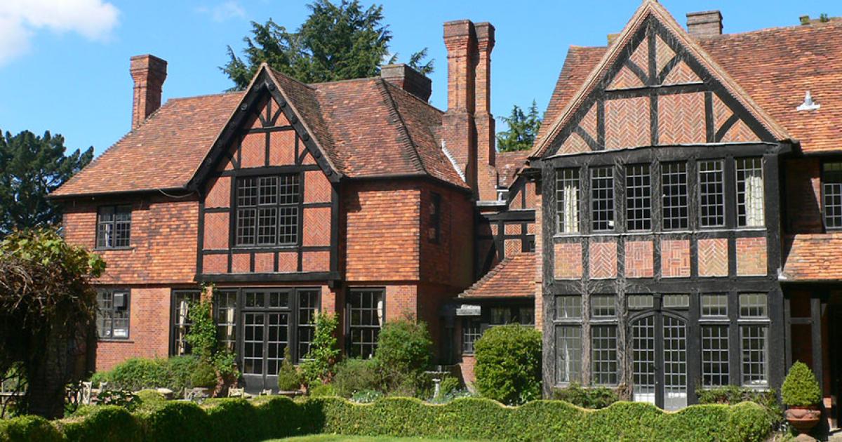 Pink Floyd rock legend's abandoned mansion in Oxfordshire left to rot