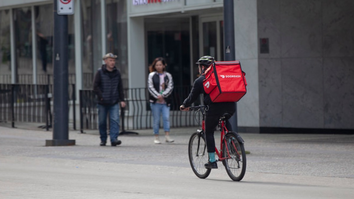 Video allegedly shows New Mexico DoorDash driver reacting to a $2 tip, and the internet doesn’t look happy with his reaction: ‘Cheap’