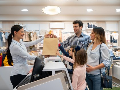 Canadians change spending habits after holiday spree