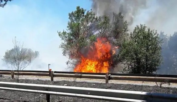 Incendio nel nisseno, chiusa a Santa Caterina Villarmosa la ss 121 “Catanese”