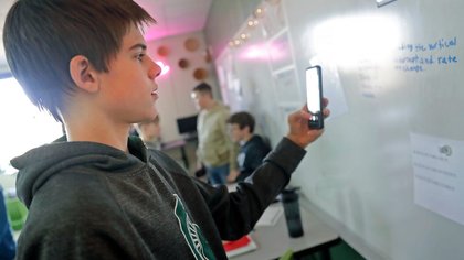 Lawmakers propose bell-to-bell cellphone ban in Wisconsin schools