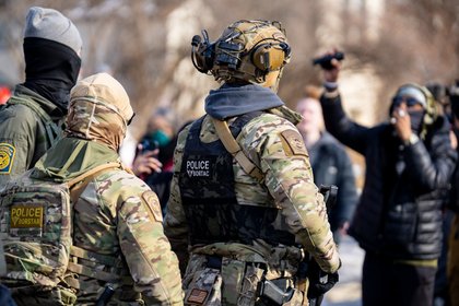 US judge temporarily blocks arrests of refugees in Minnesota