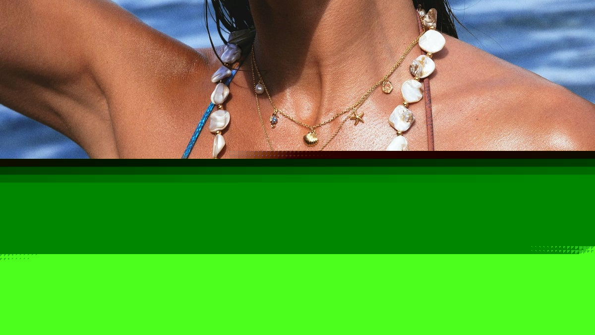 Nuestra experta en compras de moda ficha los collares, pendientes, anillos y pulseras más bonitas para arrasar con tus looks de playa