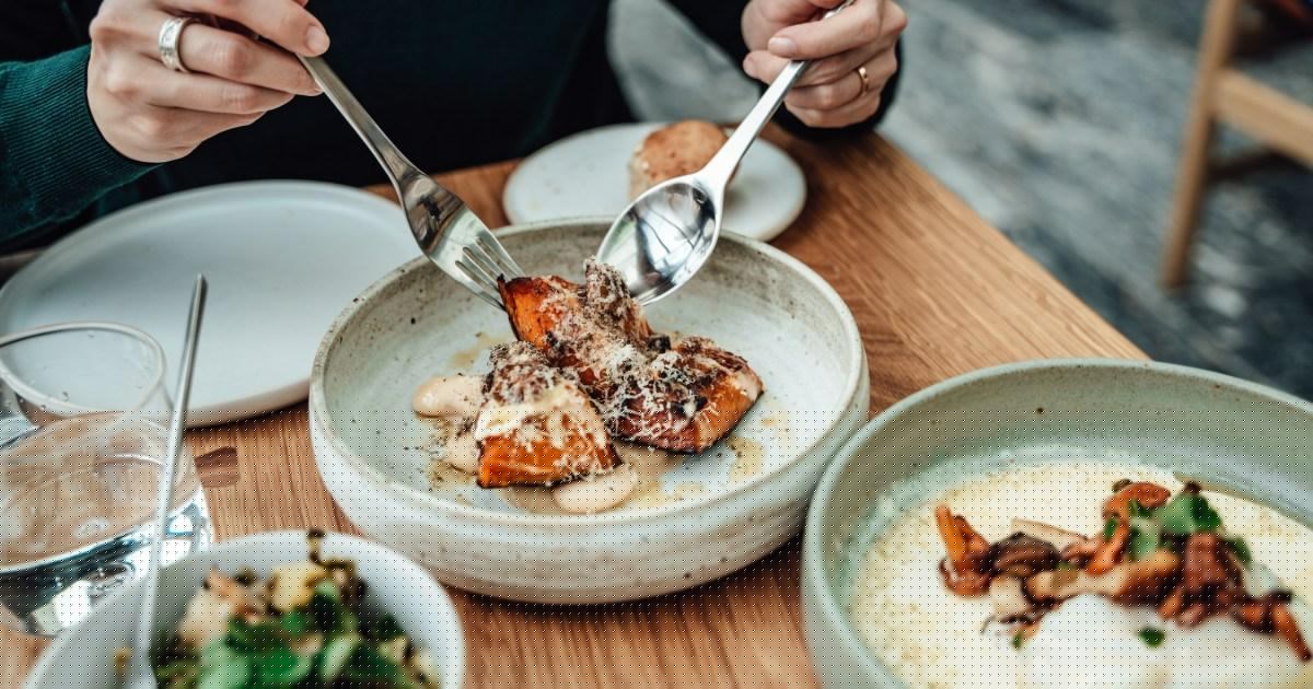 Restaurant horrifies diners with bizarre approach to single people eating alone