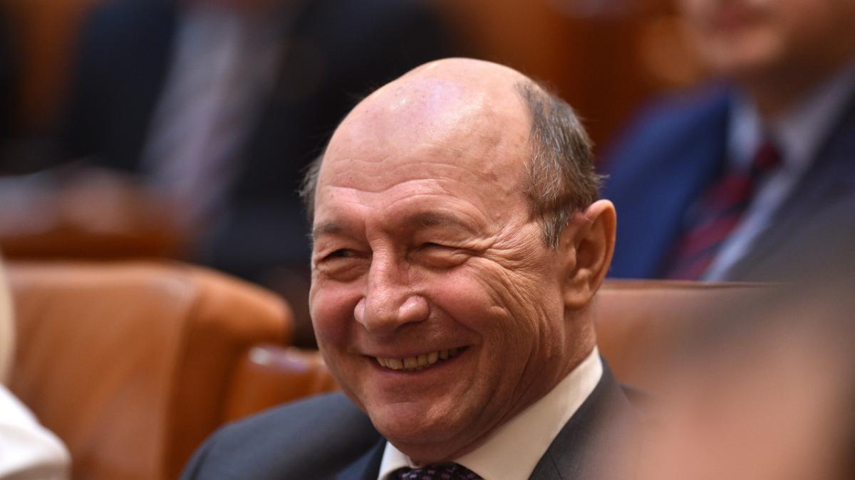 Băsescu explică modul în care ar opri grevele și atacă liderii de sindicat: "Latră agresiv la televizor"