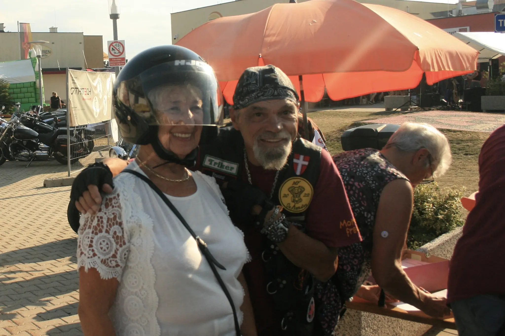 Biker lassen für Leonie die Motoren heulen