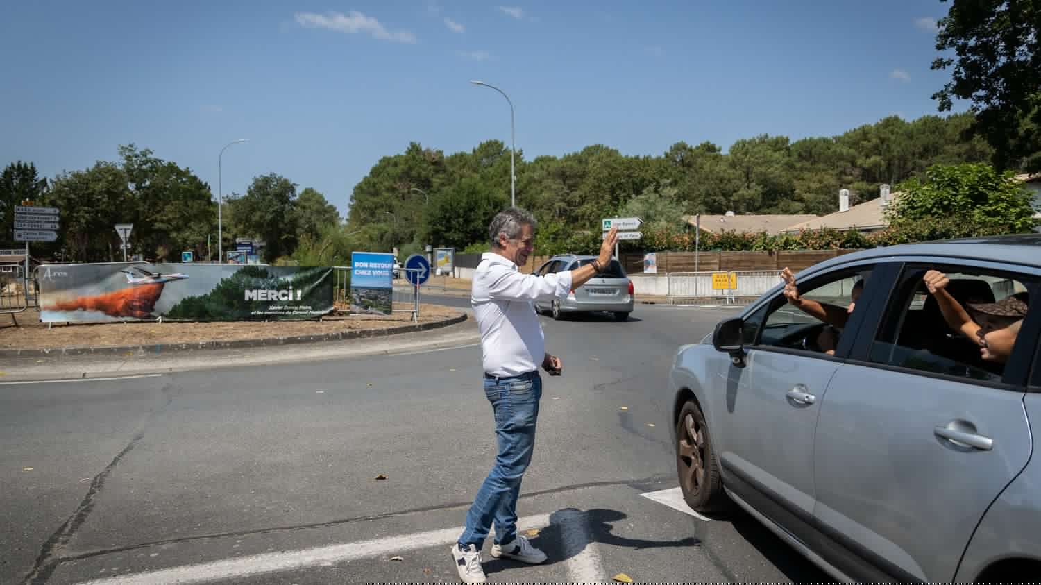 "On a toujours une façon de gérer notre Etat qui reste centralisée", déplore le maire d'Arès, après l'incendie en Gironde