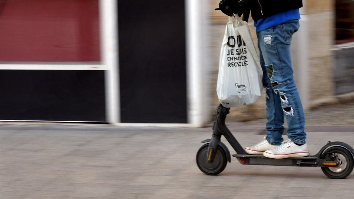 Trottinette percutée dans un rond-point, un adolescent blessé transporté aux urgences