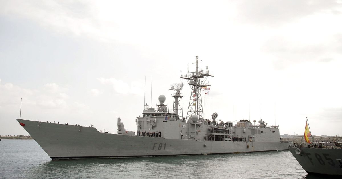 La Armada refuerza la vigilancia marítima en Ceuta con tres buques tras la crisis migratoria