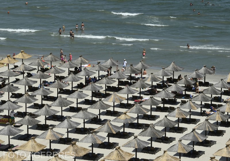 Peste 200.000 de turiști sunt zilele acestea în stațiunile de la malul mării