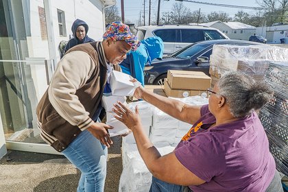 SWEPCO helps Longview nonprofit organization through food donation