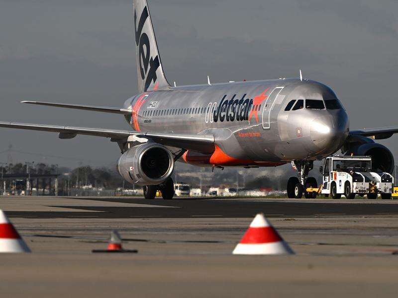 Jetstar risks backlash over new overhead baggage fees