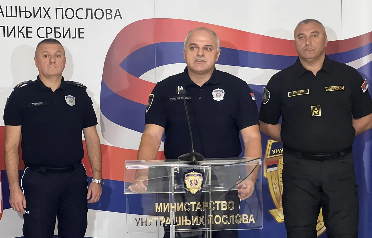 MUP: Pet osoba dovedeno u prostorije zbog incidenata na današnjim skupovima