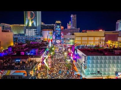 LIVE Las Vegas Fremont street, Thirsty Thursday, LIVE streaming now IRL – Vlog
