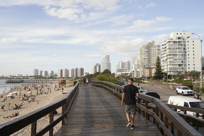 Uruguay Raises the Bar for Wealthy Newcomers—and Redirects Their Money