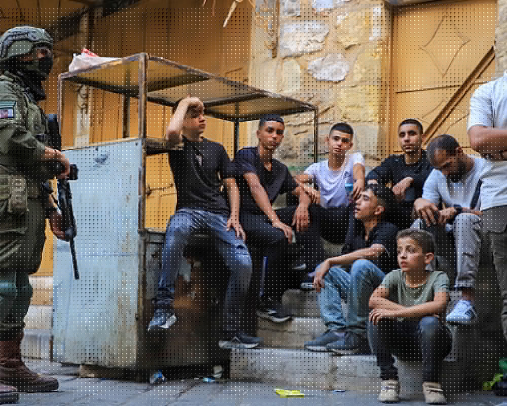 الاحتلال يشن حملة اقتحامات واعتقالات واسعة بالضفة الغربية
