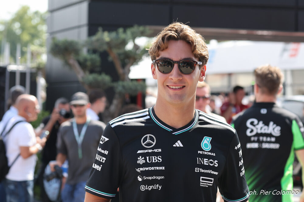 F1, George Russell: “Fantastico essere in pole qui, ci aspetta una gara lunga ma la macchina ha potenziale”
