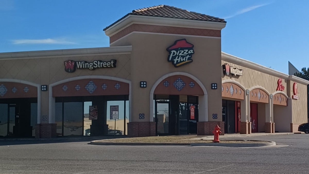 ‘That’s how they get you’: A Reddit user just wanted a large pizza from Pizza Hut. But they were told to add more food to meet the delivery minimum