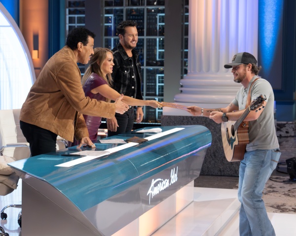 Monday TV Ratings: American Idol, Wild Cards, Extracted, Brilliant Minds, FBI