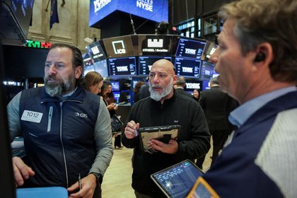 Stocks tumble on bets Kevin Warsh is Trump's Fed pick