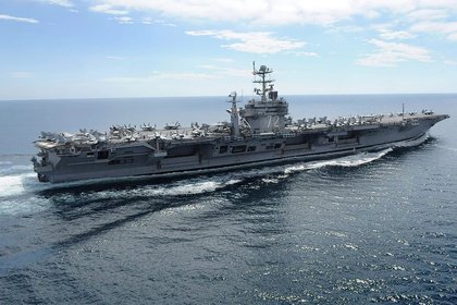 La "hermosa armada" de Donald Trump subraya la amenaza de EEUU a Irán