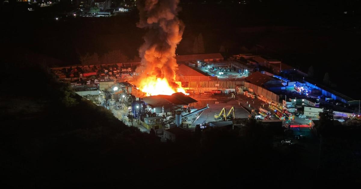 Warning issued as 40 firefighters tackle major recycling centre blaze