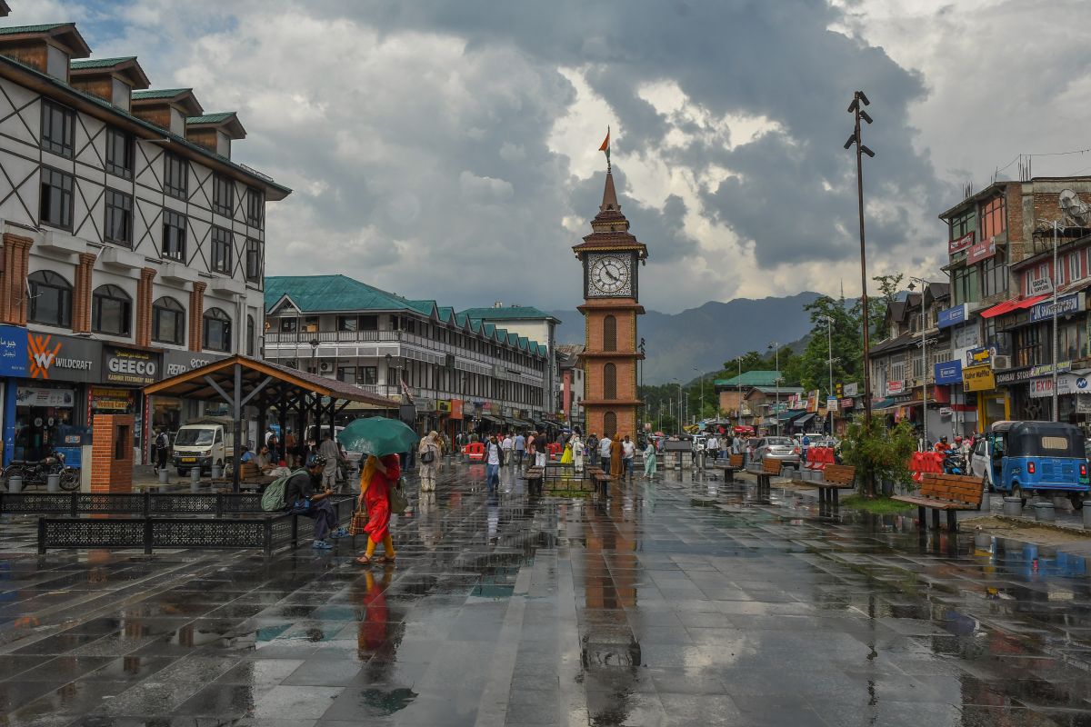 Rain Keeps Temperature Down in J&K