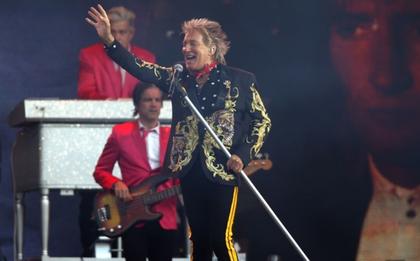 Sir Rod Stewart was joined by trio of superstars at Glastonbury 2025