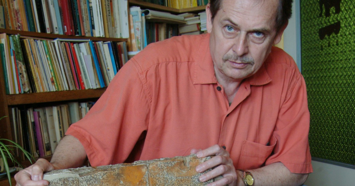 Od lat bada tajemnicę promu Heweliusz. "W ładowni mogło być coś, za czym stały służby"