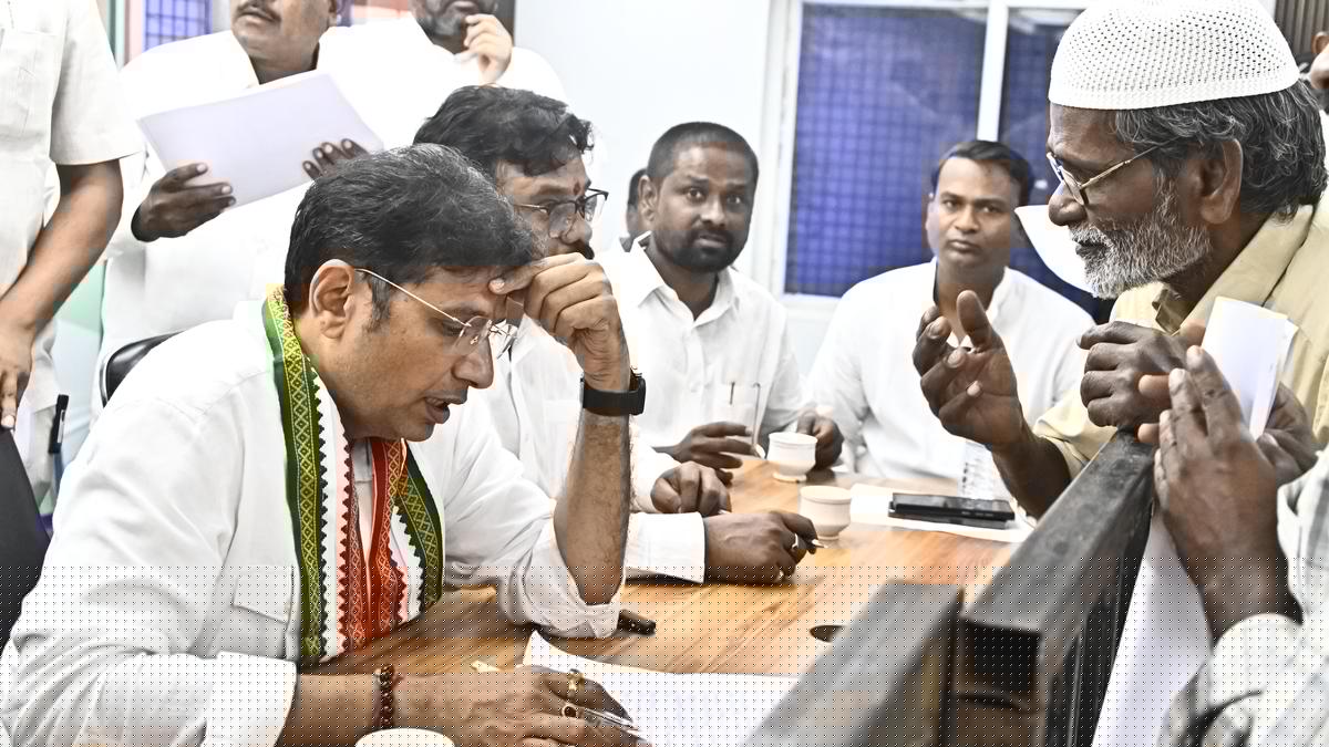 Sridhar Babu slams KTR for ‘false campaign’ on HILT policy, land allocation