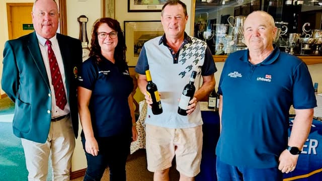 Borth and Ynyslas Golf Club annual competition raises £1,000 for RNLI