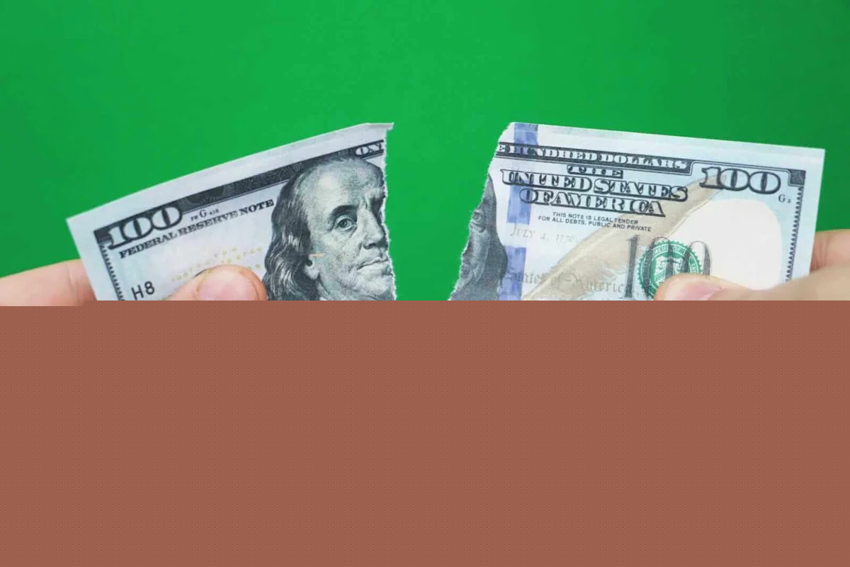 Dollar Falls as FOMC Keeps Interest Rates Unchanged