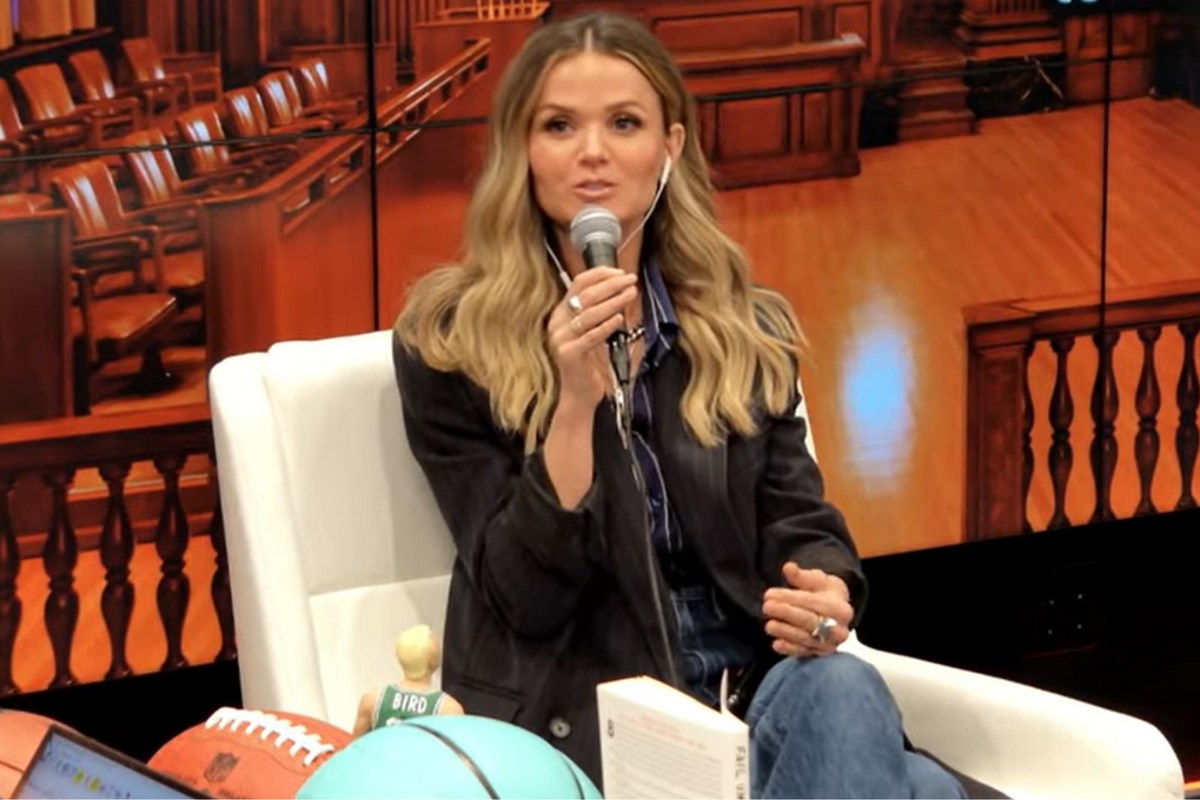 Amy’s Shopping Blunder Leads To A Hilarious Radio Moment