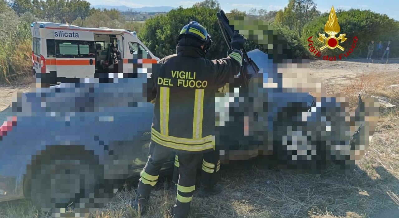 Incidente nel materano, quattro morti e sei feriti: lo scontro terribile tra un'auto e un camion
