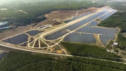 Officials unveil gargantuan energy plant the size of 185 football fields: 'A landmark achievement'