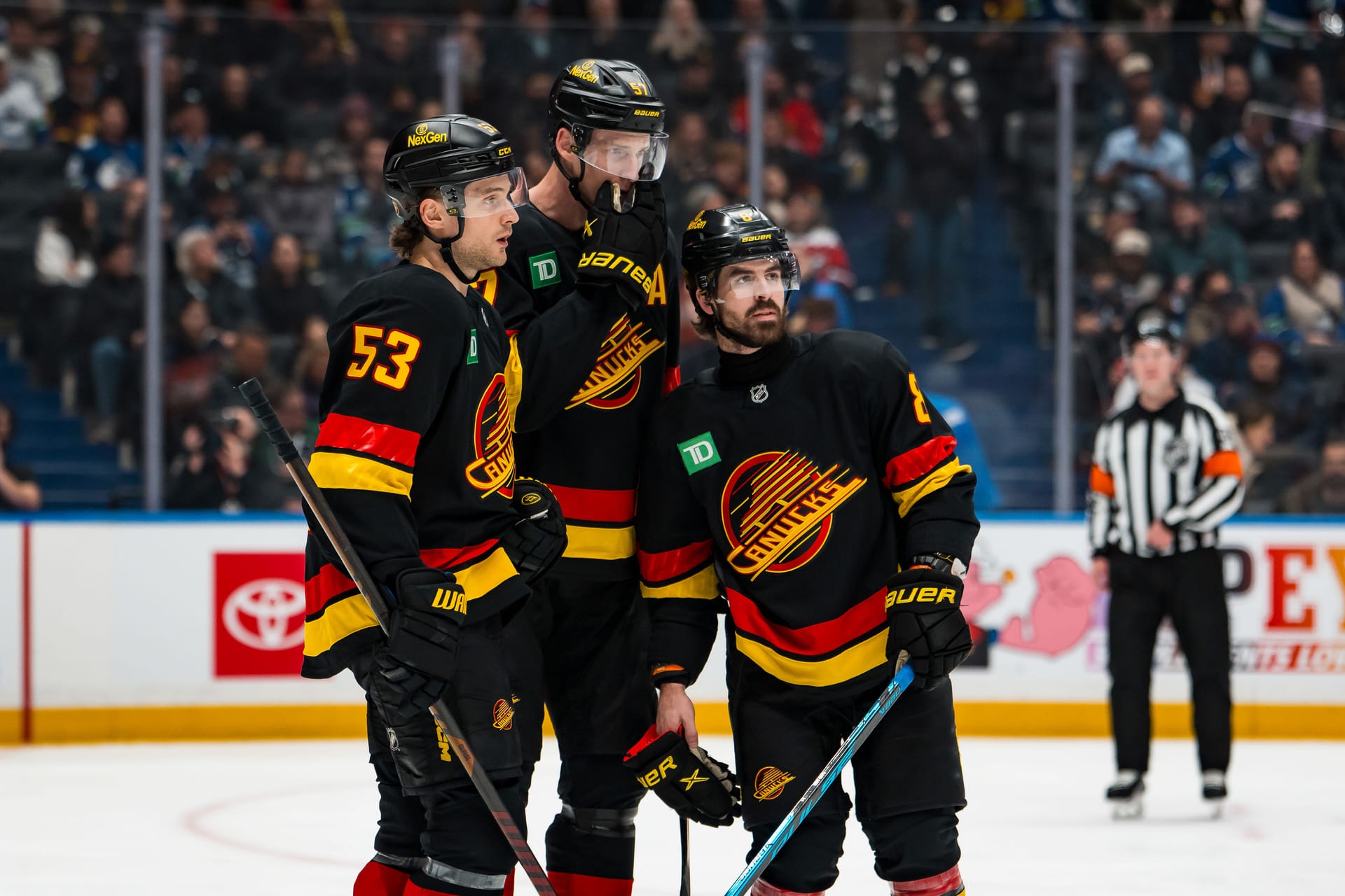 NHL Trade Rumors: Insider raises eyebrows with 6'8" Tyler Myers' final landing spot