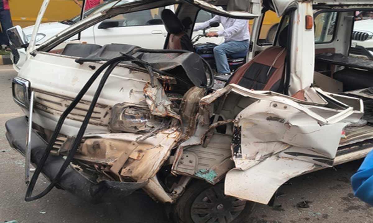 One child killed, 6 injured as school van crashes into parked truck in Rajasthan's Banswara