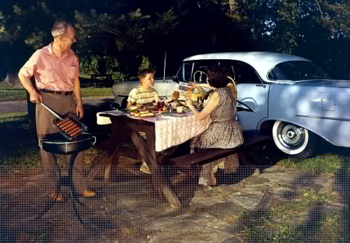 18 Vintage Photos Showing What Family Road Trips Looked Like In The 1950s