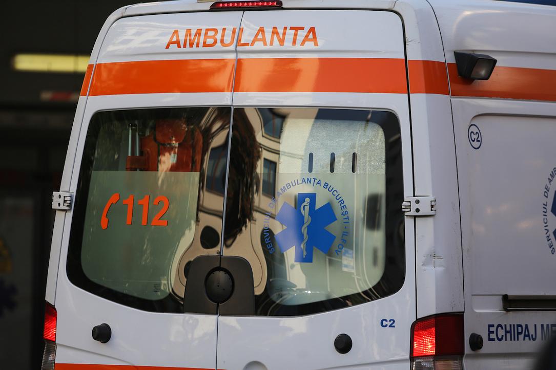 Seven Romanians placed in detention after attacking an ambulance in Cluj County