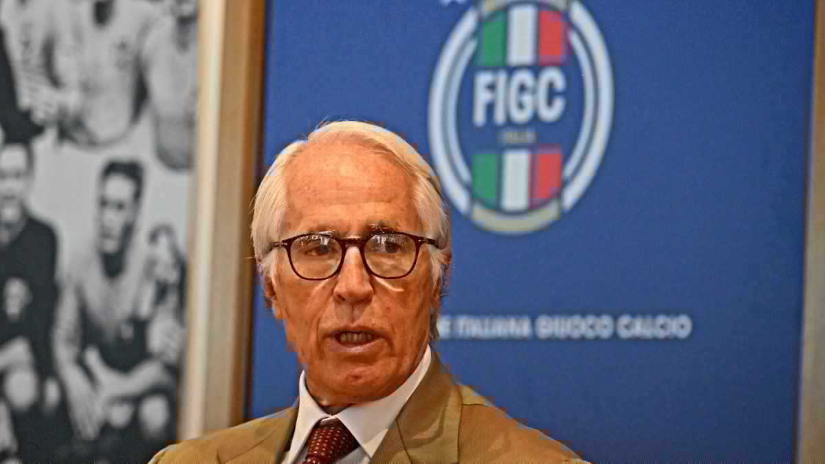 Figc, è polemica per le immagini della conferenza stampa di Mancini: “Bisogna pagare 500 euro”, “Siamo perplessi”
