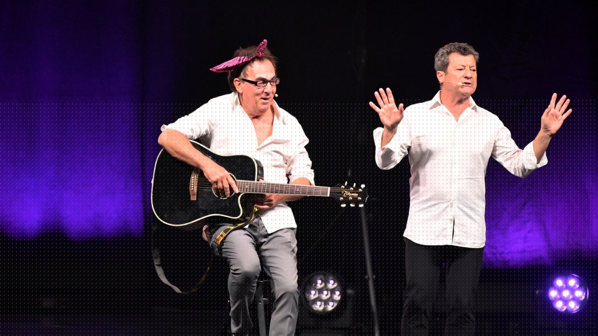Les Chevaliers du Fiel : "Les bébés de la Simca 1000", ces fans qui les suivent depuis trois décennies et ont fait du duo un phénomène populaire