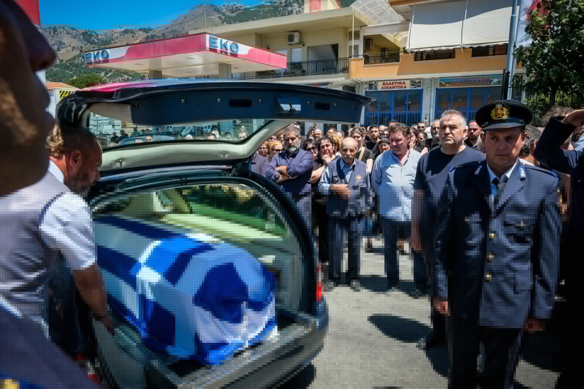 Ρέθυμνο: «Ήρωας μέχρι το τέλος» – Το Αμάρι αποχαιρετά τον 25χρονο πυροσβέστη Παντελή Διαμαντάκη